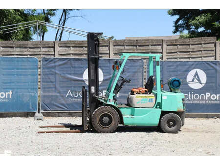 Chariots élévateurs GPL 1999  Mitsubishi FG 30 T (1)