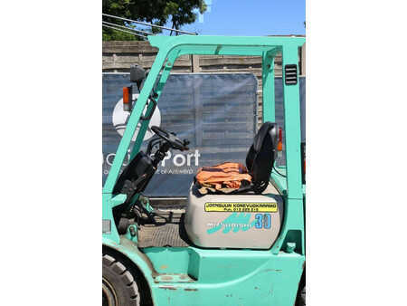 Chariots élévateurs GPL 1999  Mitsubishi FG 30 T (19)