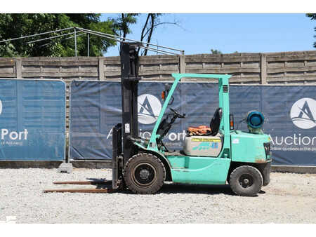 Chariots élévateurs GPL 1999  Mitsubishi FG 30 T (2)