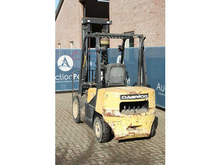 Carrelli elevatori diesel 2000  Daewoo D30S-3 (4)