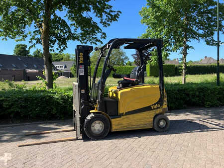 Carrelli elettrici 4 ruote 2017  Yale ERP25VL (1)