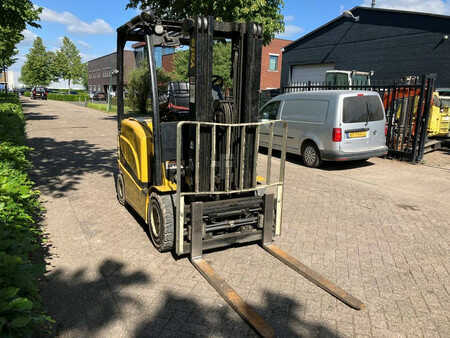 Carrelli elettrici 4 ruote 2017  Yale ERP25VL (6)