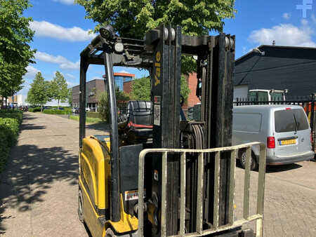 Carrelli elettrici 4 ruote 2017  Yale ERP25VL (8)