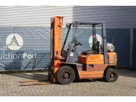 Gasoltruck 1989  Toyota 42 5F GF 20 (1)