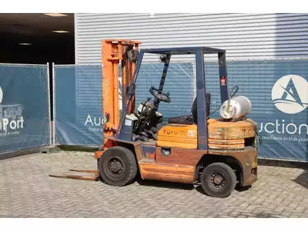 Gasoltruck 1989  Toyota 42 5F GF 20 (3)
