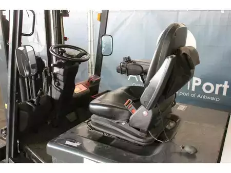 Chariots électriques à 4 roues 2015  Unicarriers G1Q2L25Q (21)