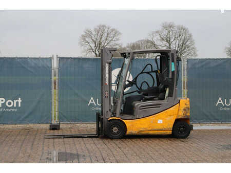 Carrelli elettrici 4 ruote 2021  Jungheinrich EFG 316 (1)