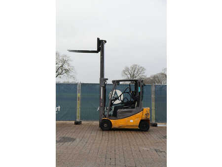 Carrelli elettrici 4 ruote 2021  Jungheinrich EFG 316 (32)