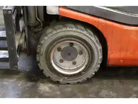 Carrelli elettrici 4 ruote 2000  BT CBE 2.0 T (13)