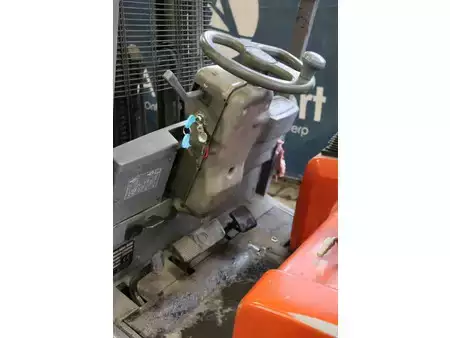 Carrelli elettrici 4 ruote 2000  BT CBE 2.0 T (21)