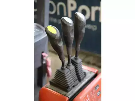 Carrelli elettrici 4 ruote 2000  BT CBE 2.0 T (26)