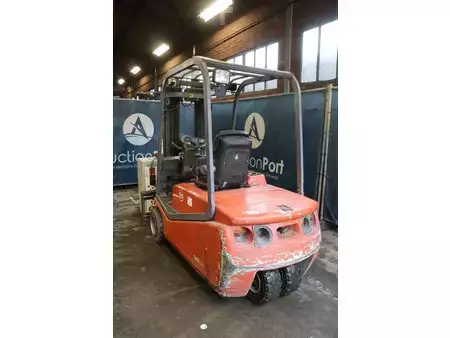 Carrelli elettrici 4 ruote 2000  BT CBE 2.0 T (4)