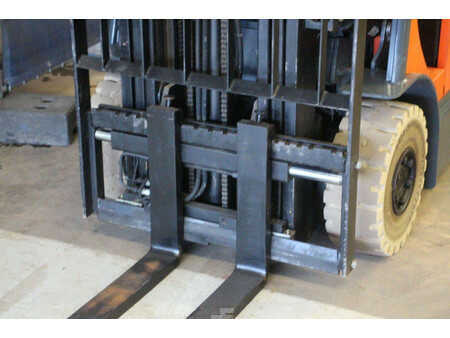 Carrelli elettrici 4 ruote 2006  Toyota 7FBMF16 (11)