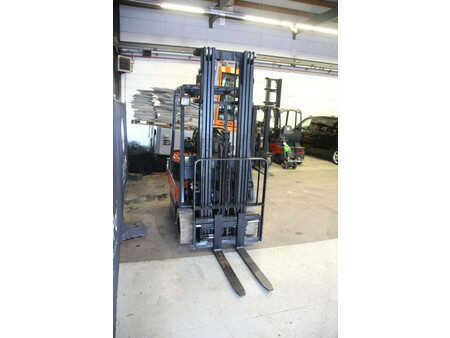 Carrelli elettrici 4 ruote 2006  Toyota 7FBMF16 (6)