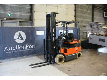 Carrelli elettrici 4 ruote 2006  Toyota 7FBMF16 (8)