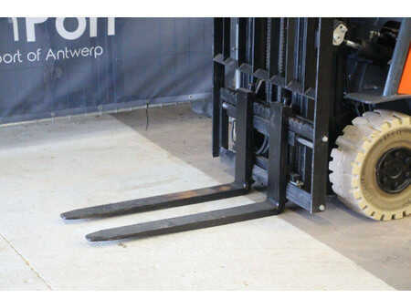 Carrelli elettrici 4 ruote 2006  Toyota 7FBMF16 (9)