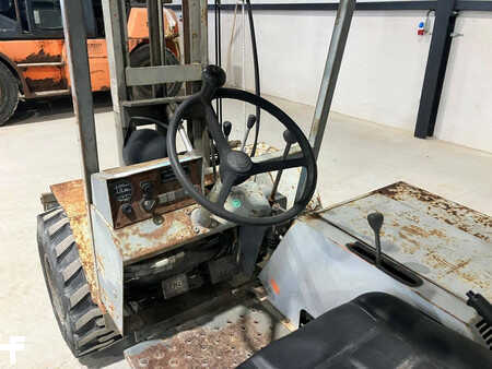 Carrelli fuoristrada 4x4 2000  Ausa CE-11 (11)