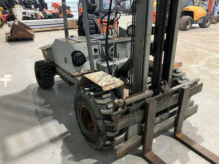 Carrelli fuoristrada 4x4 2000  Ausa CE-11 (8)