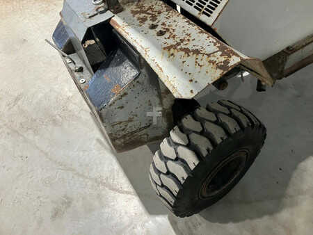 Carrelli fuoristrada 4x4 2000  Ausa CE-11 (9)