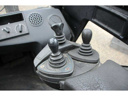 Wózki gazowe 2010  Linde H25T-01 (25)