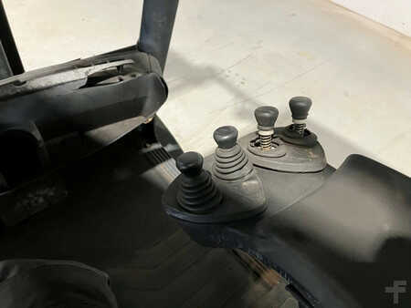 Dieselový VZV 2010  Linde H30D-01 (11)