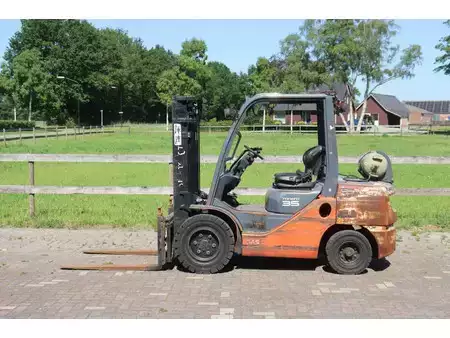 Treibgasstapler 2016  Toyota 02-8FGJF35 (2)