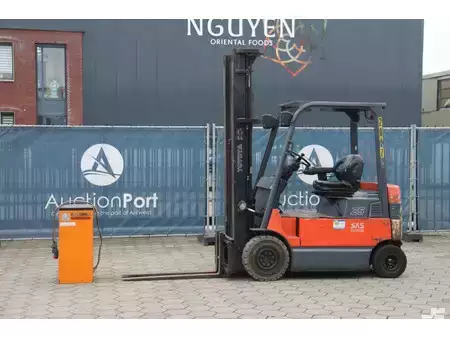 Eléctrica de 4 ruedas 2005  Toyota 7FBMF25 (1)