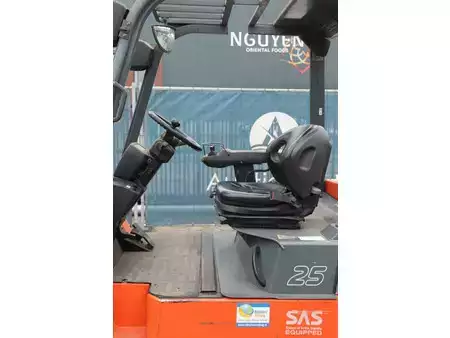 Eléctrica de 4 ruedas 2005  Toyota 7FBMF25 (25)