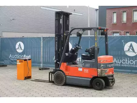 Eléctrica de 4 ruedas 2005  Toyota 7FBMF25 (3)