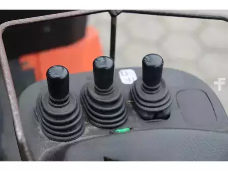 Eléctrica de 4 ruedas 2005  Toyota 7FBMF25 (30)