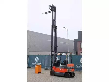 Eléctrica de 4 ruedas 2005  Toyota 7FBMF25 (39)