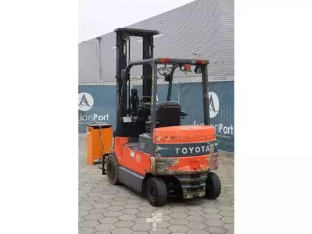 Eléctrica de 4 ruedas 2005  Toyota 7FBMF25 (4)