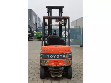 Eléctrica de 4 ruedas 2005  Toyota 7FBMF25 (5)