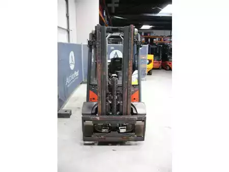 Carretilla elevadora GLP 2015  Linde H30t-02 (7)