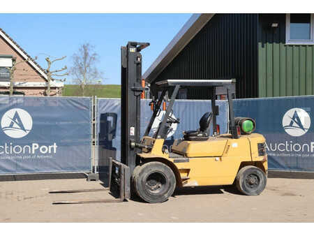 LPG Forklifts 2000  CAT Lift Trucks GP40K (1)