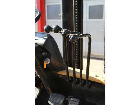 LPG Forklifts 2000  CAT Lift Trucks GP40K (21)