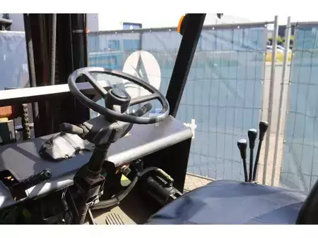 Chariots élévateurs GPL 2005  Clark CMP50SL (21)
