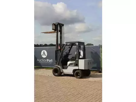 Dieselstapler 2005  Nissan FL01A15 (34)