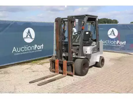 Dieselstapler 2005  Nissan FL01A15 (9)