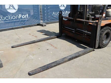 Dieselstapler 1998  Halla HDF70 (10)