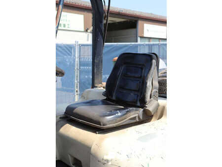 Dieselstapler 1998  Halla HDF70 (23)