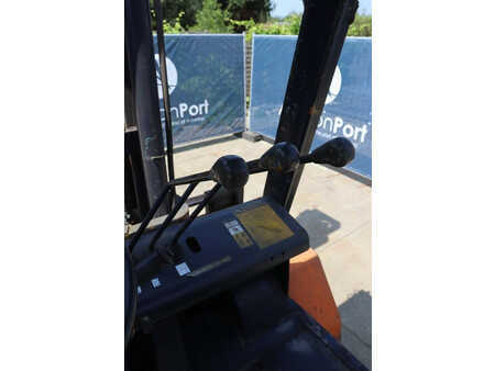 Dieselstapler 1998  Halla HDF70 (30)