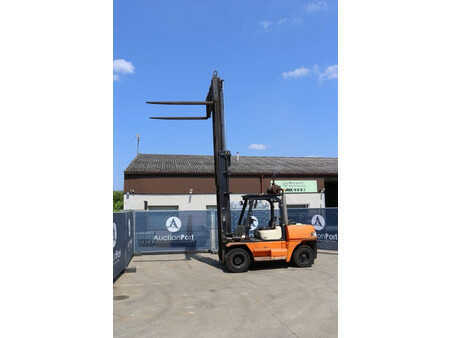 Dieselstapler 1998  Halla HDF70 (34)