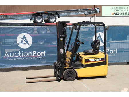 Eléctrica de 4 ruedas 2001  CAT Lift Trucks EP16KT (1)