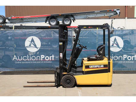 Eléctrica de 4 ruedas 2001  CAT Lift Trucks EP16KT (2)