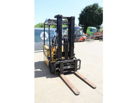 Eléctrica de 4 ruedas 2001  CAT Lift Trucks EP16KT (6)