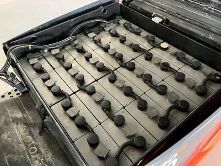 Sähkö - 4 pyör 2014  Toyota 8FBET20 (13)