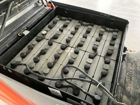 Sähkö - 4 pyör 2014  Toyota 8FBET20 (15)