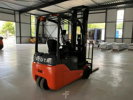 Sähkö - 4 pyör 2014  Toyota 8FBET20 (5)