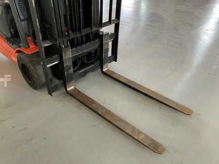 Sähkö - 4 pyör 2014  Toyota 8FBET20 (7)